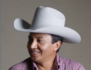 Carmelo "El pelon" Flores cantante de musica llanera