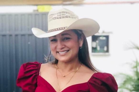 Loida Nieves cantante de musica llaenra